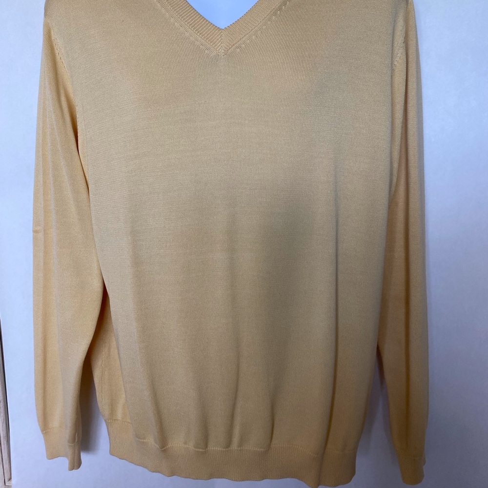 Brook’s Brothers Sweater, men’s. Long sleeves. 70 % silk, 28% spandex